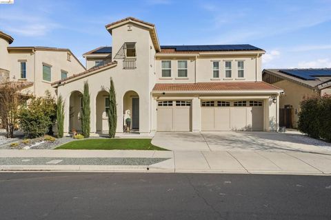 Photo of 363 Fletcher Ln, Brentwood, CA 94513 (MLS # 41125060)