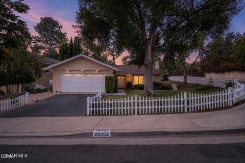 Photo of 29352 Trailway Lane, Agoura Hills, CA 91301 (MLS # 226002274)