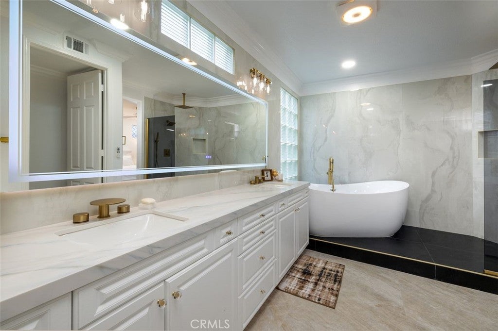 304 Goldenwest Street, Huntington Beach CA 92648 - Photo 14