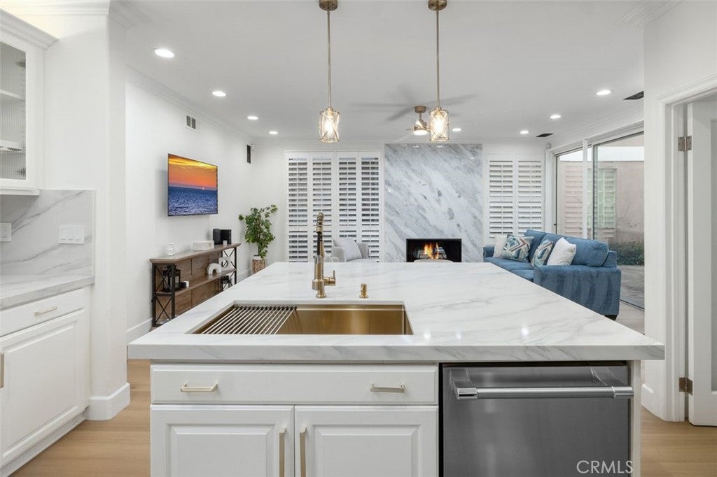 304 Goldenwest Street, Huntington Beach CA 92648 - Photo 6