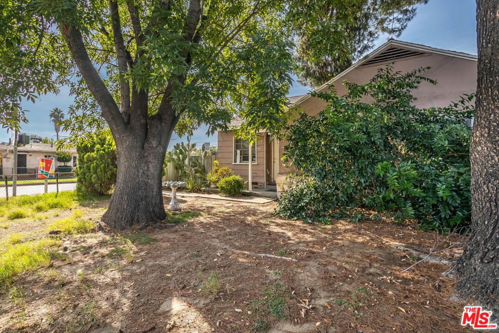 Photo of 5801 Kester Avenue, Van Nuys, CA 91411 (MLS # 25562975)