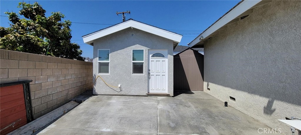 Step into this beautifully detached 3-bedroom, 2-bath ADU, offering the feel of a single-family home in one of Glendora’s most sought-after neighborhoods. Enjoy your own private entrance, a charming front patio, and two dedicated parking spaces—all adding to your sense of seclusion and ease. The stylish, modern kitchen features generous cabinet space, a center island, a gas range, microwave, and dishwasher—perfect for everyday living and entertaining. Additional highlights include indoor laundry hookups and a private storage shed for added functionality. With close proximity to top-rated schools, local parks, shopping, and dining, this home offers everything you need and more.