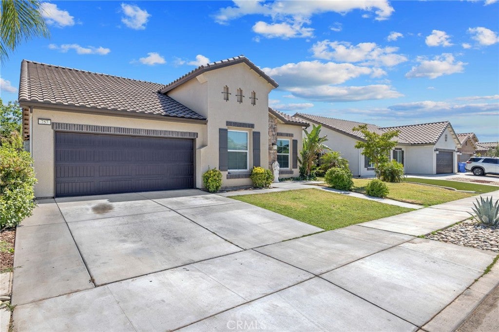 757 Strada Street