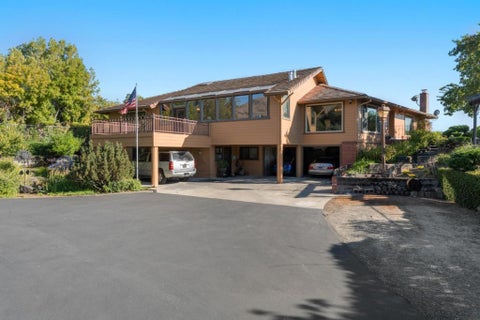 Photo of 11081 Enchanto Vista Drive, San Jose, CA 95127 (MLS # ML82056430)