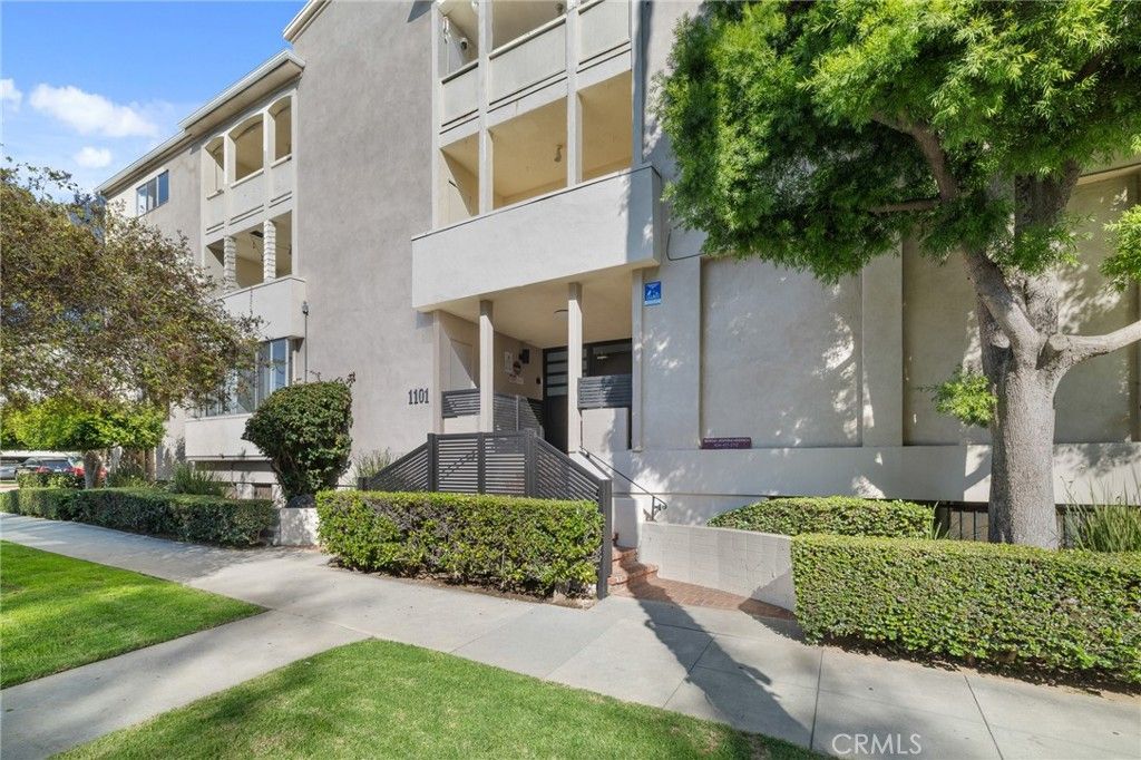 Photo of 1101 Lincoln Boulevard #1A, Santa Monica, CA 90403 (MLS # SR25253914)