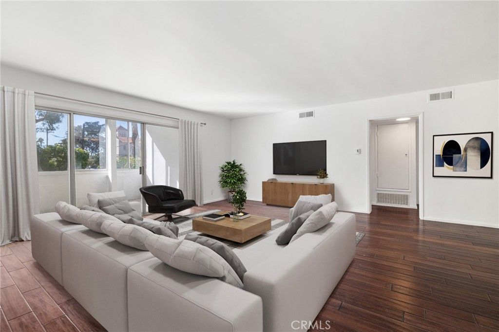 Photo of 1101 Lincoln Boulevard #1A, Santa Monica, CA 90403 (MLS # SR25253914)