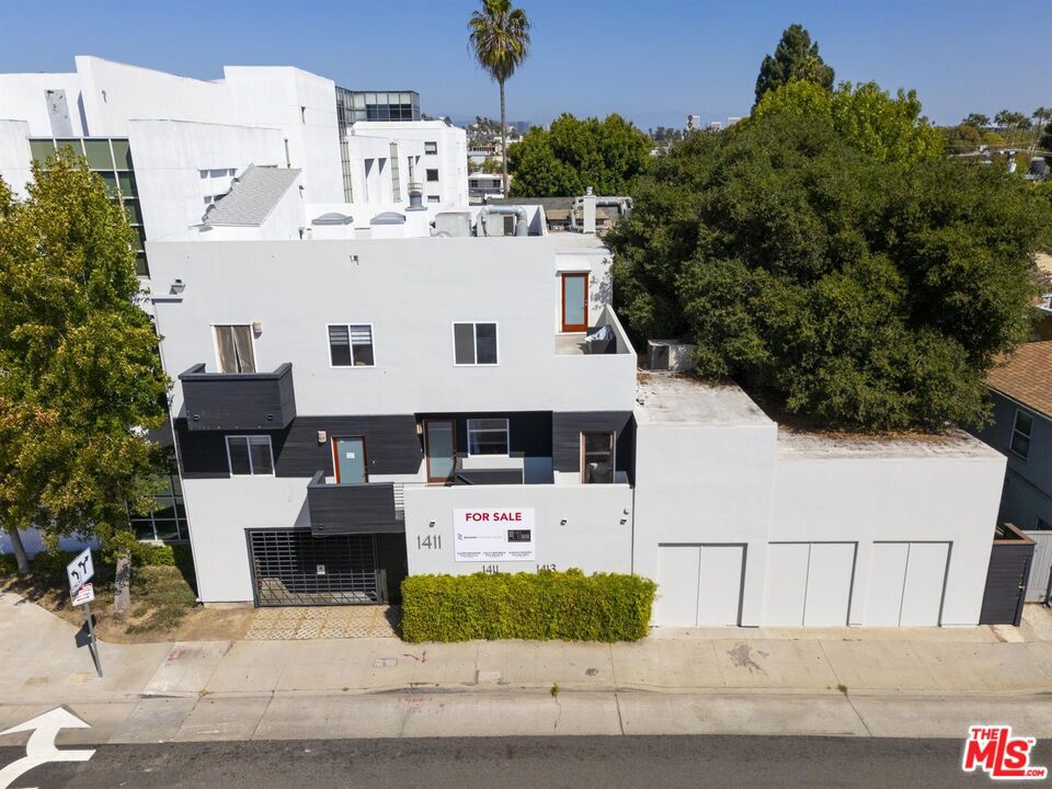 1411 Cloverfield Boulevard