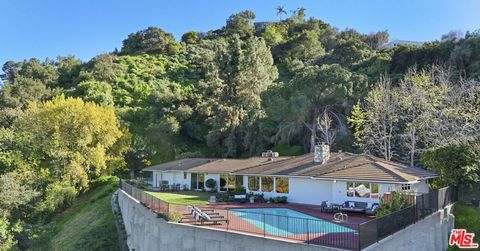 Photo of 11107 Mountcastle Drive, Studio City, CA 91604 (MLS # 26833865)