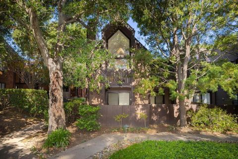 Photo of 561 Thain Way, Palo Alto, CA 94306 (MLS # ML82045241)