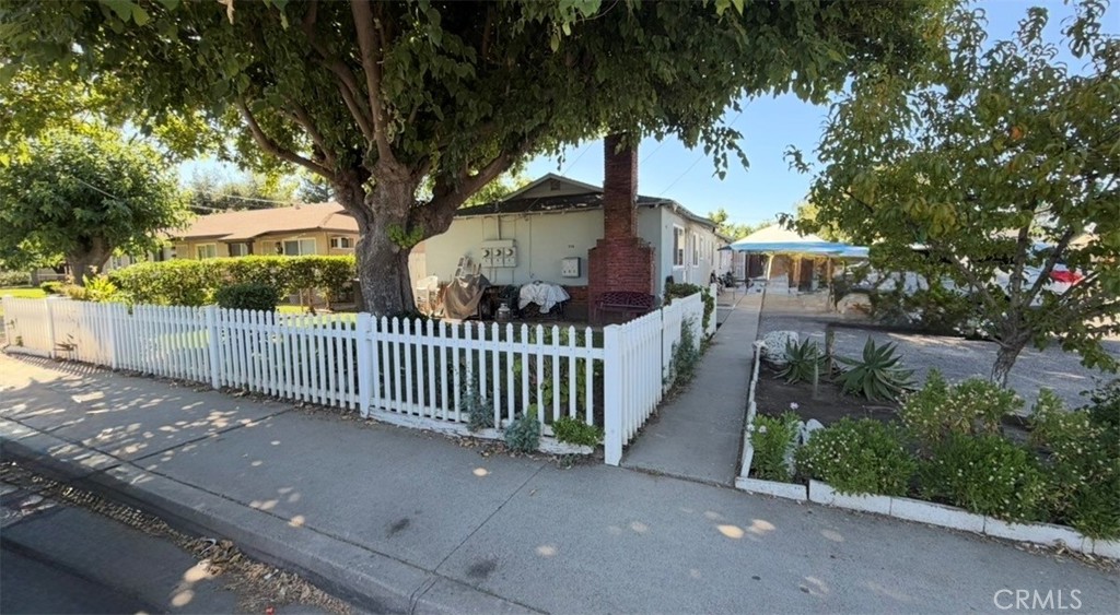Photo 1 of 1 — 570 E A, Oakdale, CA 95361