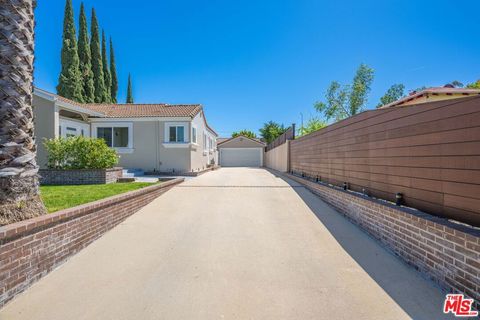 Tiny photo for 15042 Valleyheart Drive, Sherman Oaks, CA 91403 (MLS # 25625855)