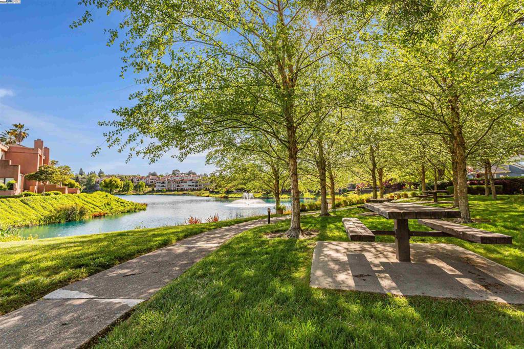 CANY0N LAKES - Residential