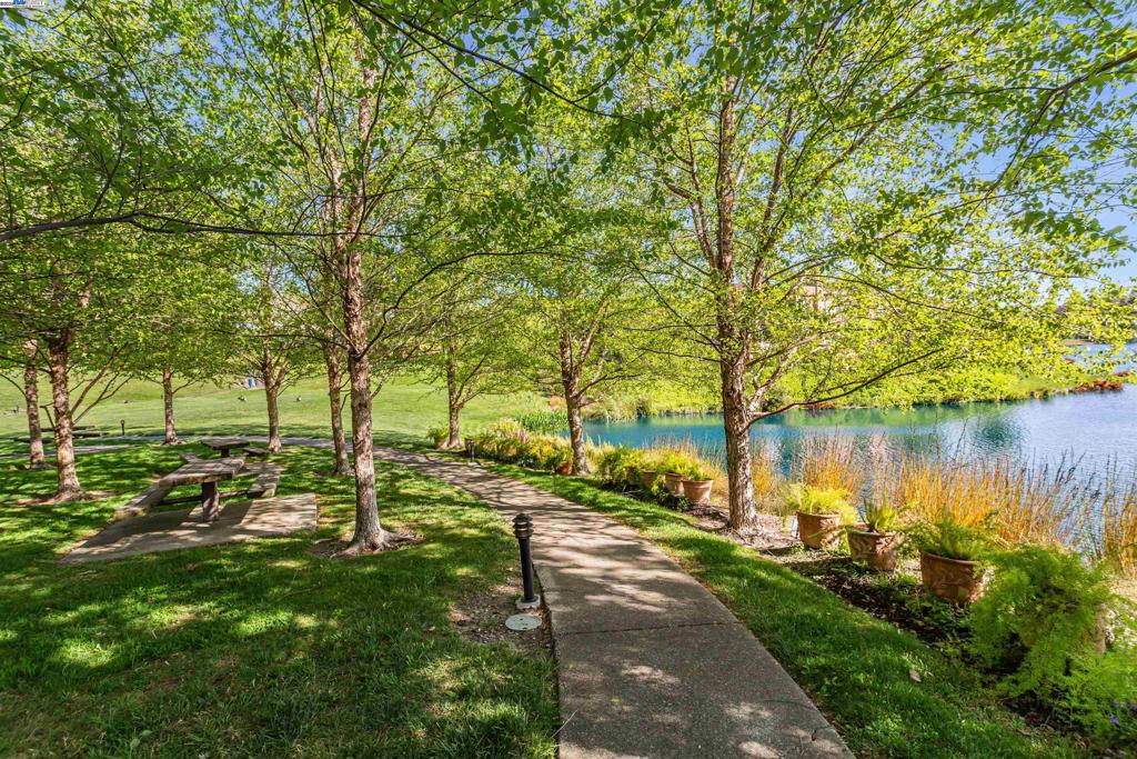 CANY0N LAKES - Residential