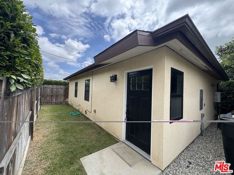 Photo of 1/2 W 81st Street, Inglewood, CA 90305 (MLS # 26821397)