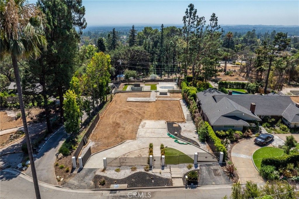 Photo of 1400 E Palm Street, Altadena, CA 91001 (MLS # CV25219584)