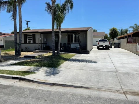 2302 W La Verne Avenue, Santa Ana, CA 92704 - MLS#: PW26156924