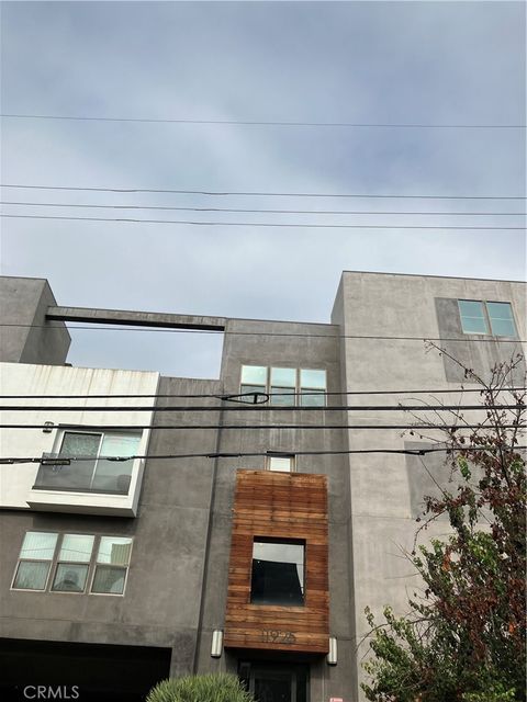 Photo of 11925 KLING Street #111, Valley Village, CA 91607 (MLS # SR26014597)