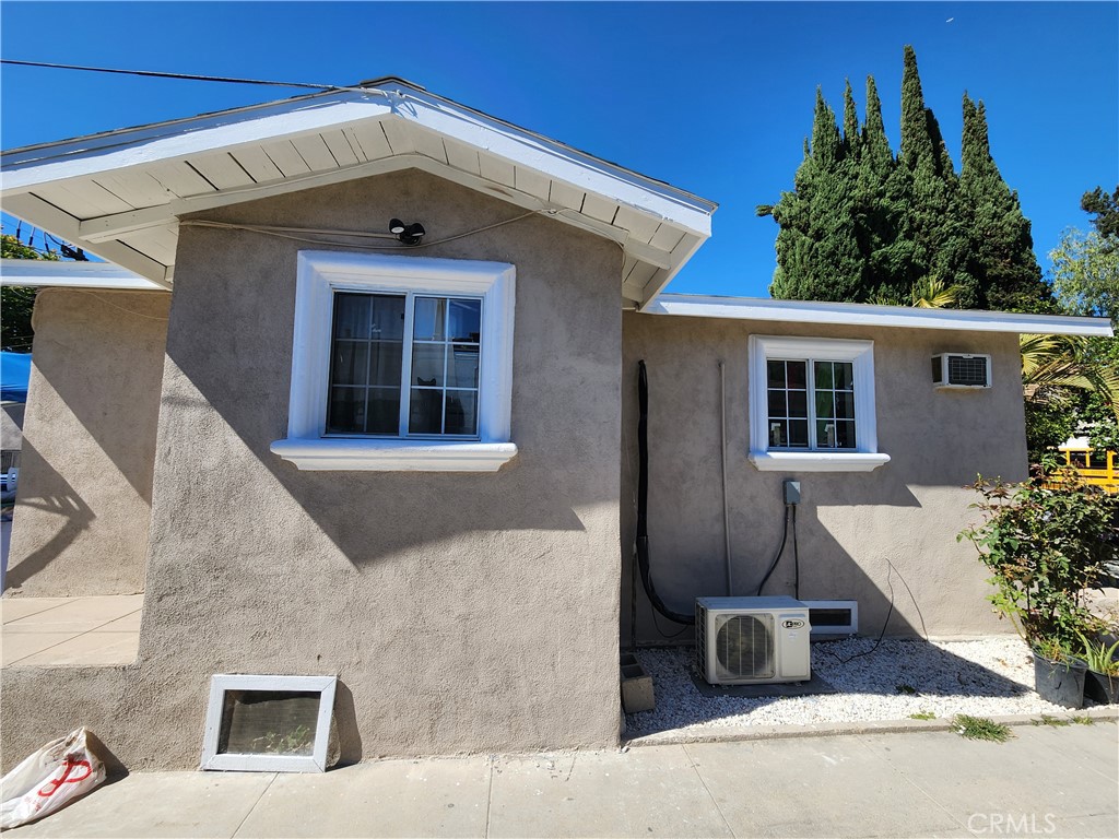 4212 E 58th