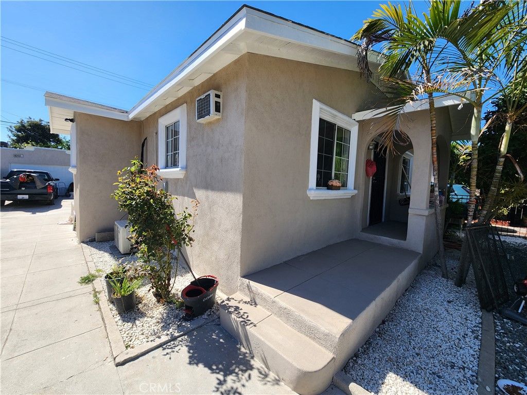 Photo of 4212 E 58th St, Maywood, CA 90270 (MLS # DW25243715)