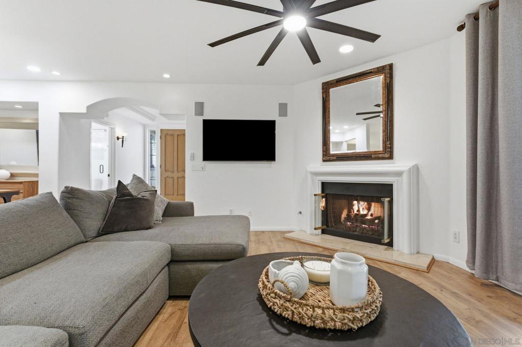 2842 Torrey Pines Rd