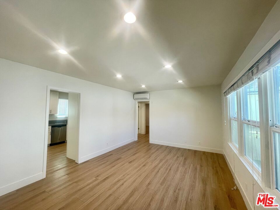 4441 Tujunga Avenue 3