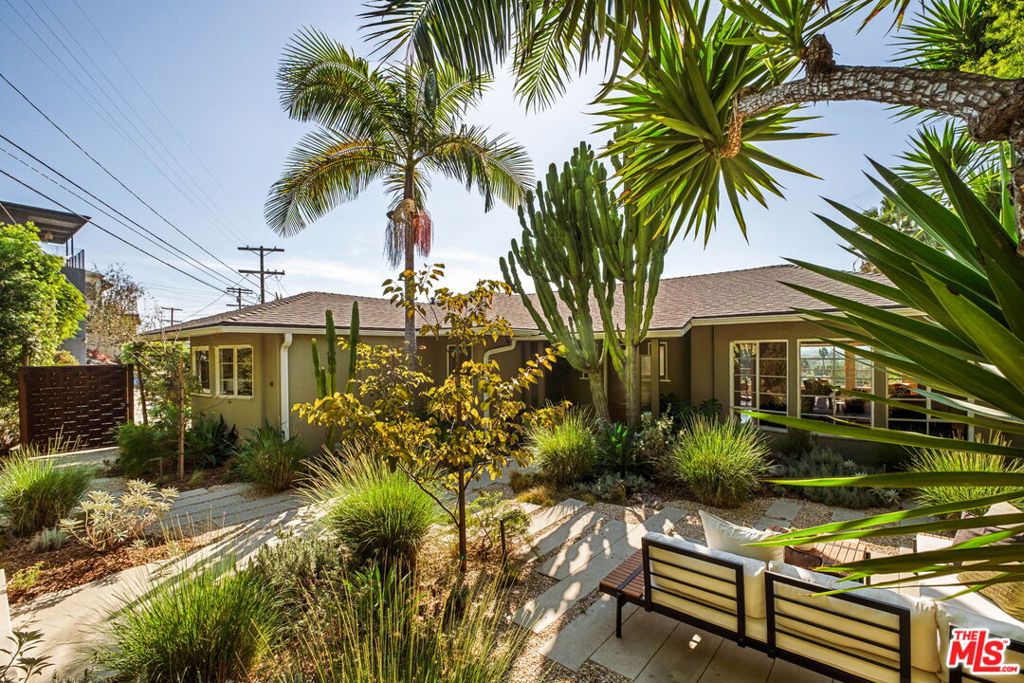 2111 Hollyvista Avenue