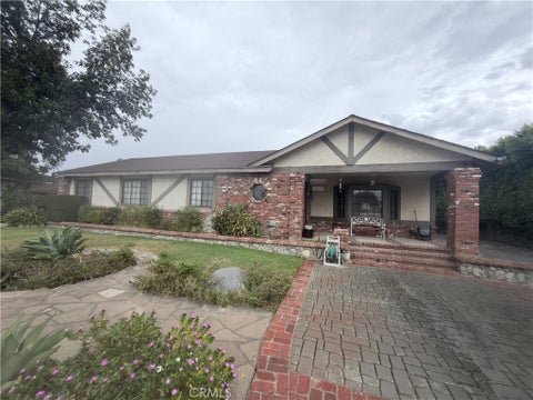 Photo of 19551 Lanark ST, Reseda, CA 91335 (MLS # SR26229001)
