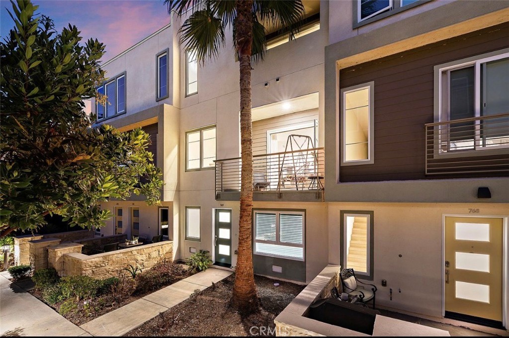 769 Doheny Way