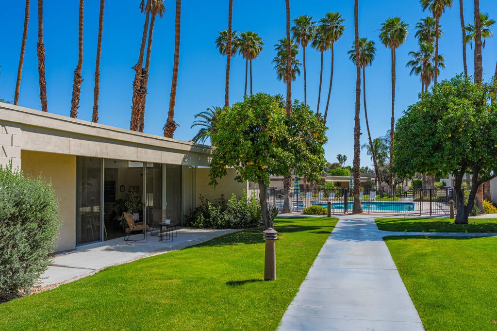 338 Desert Lakes Drive