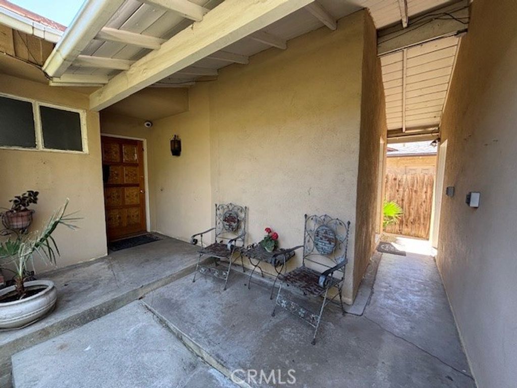 Photo of 6932 Tobias Ave, Van Nuys, CA 91405 (MLS # SR26060500)