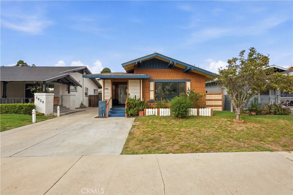 Photo of 1453 W 56th Street, Los Angeles, CA 90062 (MLS # SR26215107)