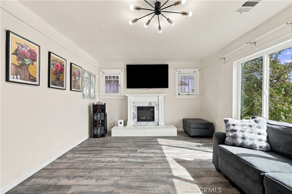 1453 W 56th Street