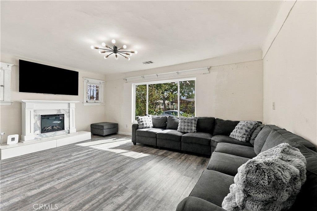 1453 W 56th Street