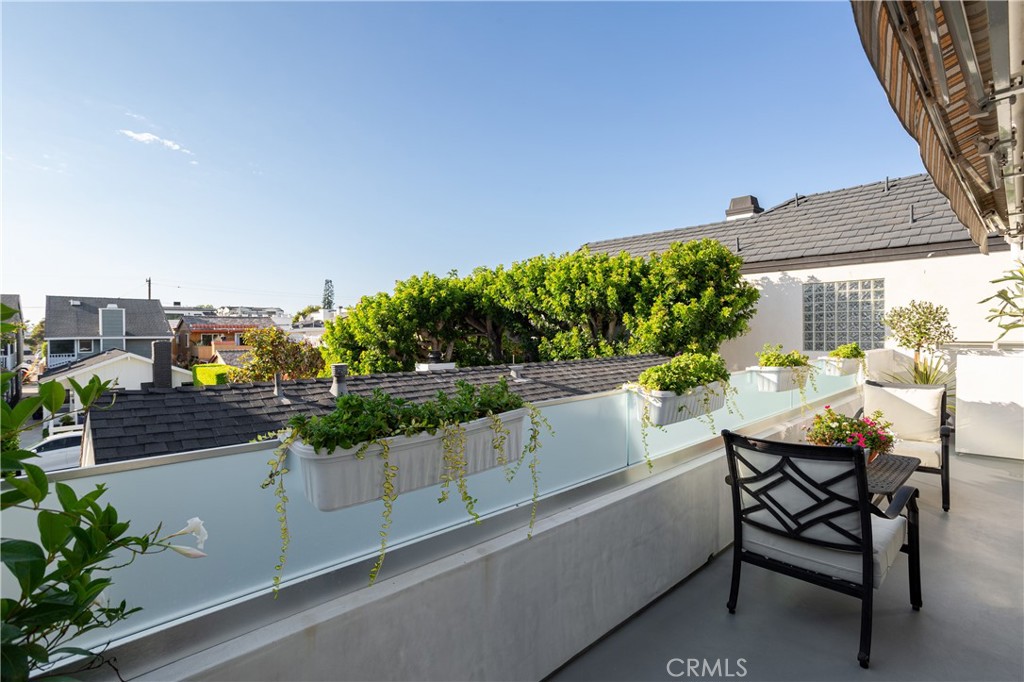 Corona del Mar North of PCH (CNHW) - Residential