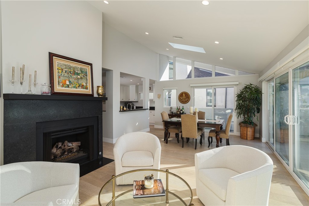 Corona del Mar North of PCH (CNHW) - Residential