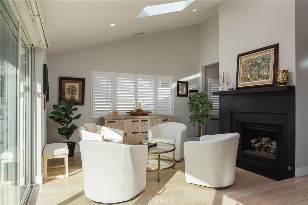 Corona del Mar North of PCH (CNHW) - Residential