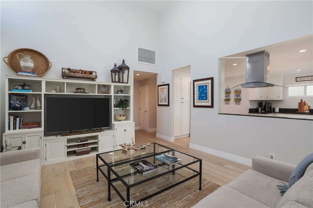 Corona del Mar North of PCH (CNHW) - Residential