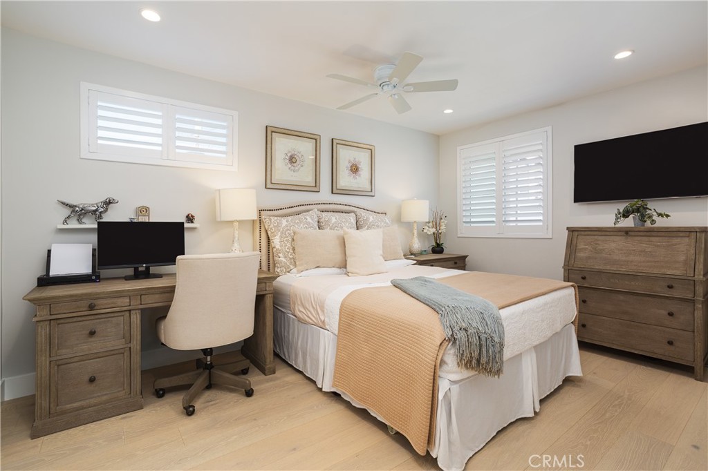 Corona del Mar North of PCH (CNHW) - Residential