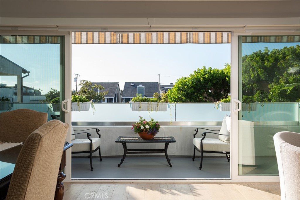 Corona del Mar North of PCH (CNHW) - Residential