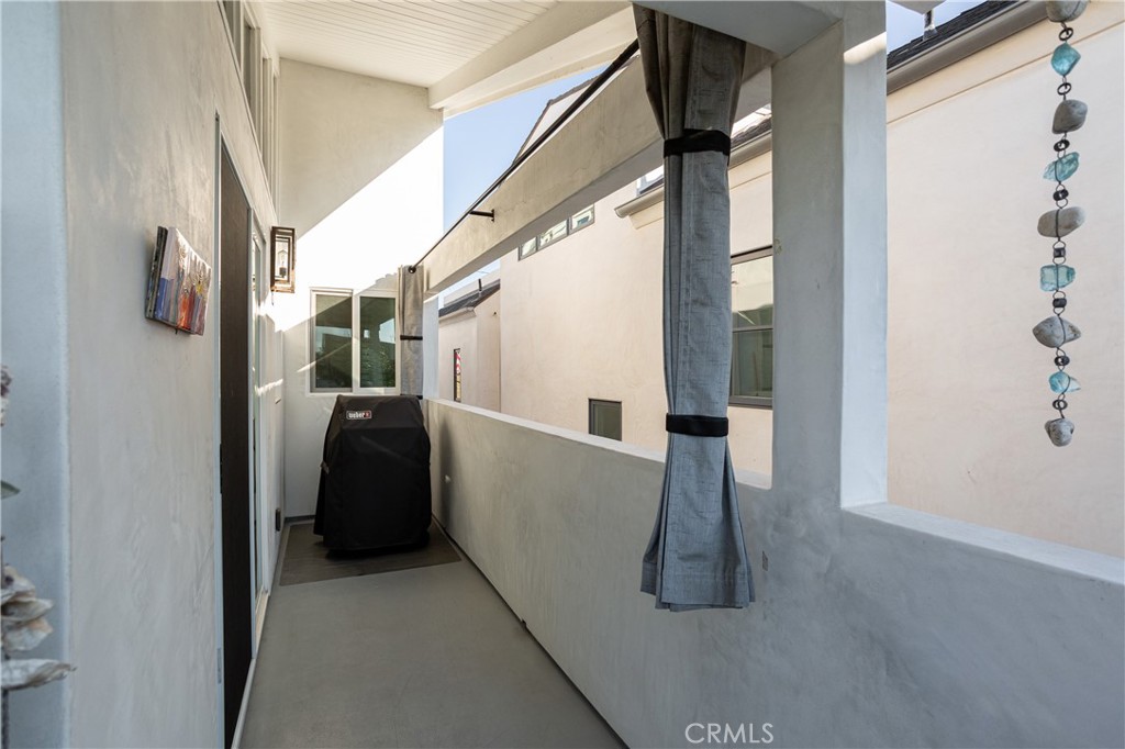 Corona del Mar North of PCH (CNHW) - Residential