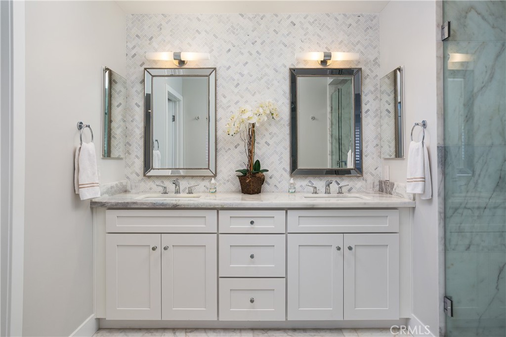 Corona del Mar North of PCH (CNHW) - Residential