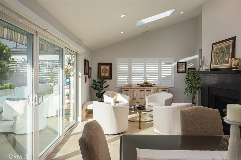 Corona del Mar North of PCH (CNHW) - Residential