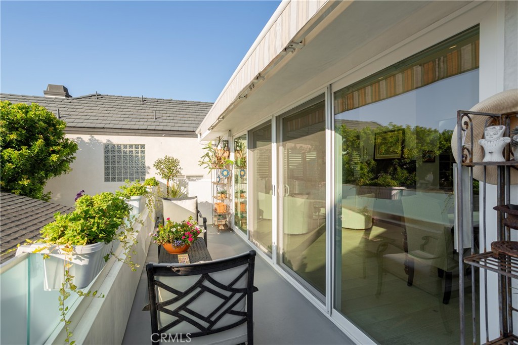 Corona del Mar North of PCH (CNHW) - Residential