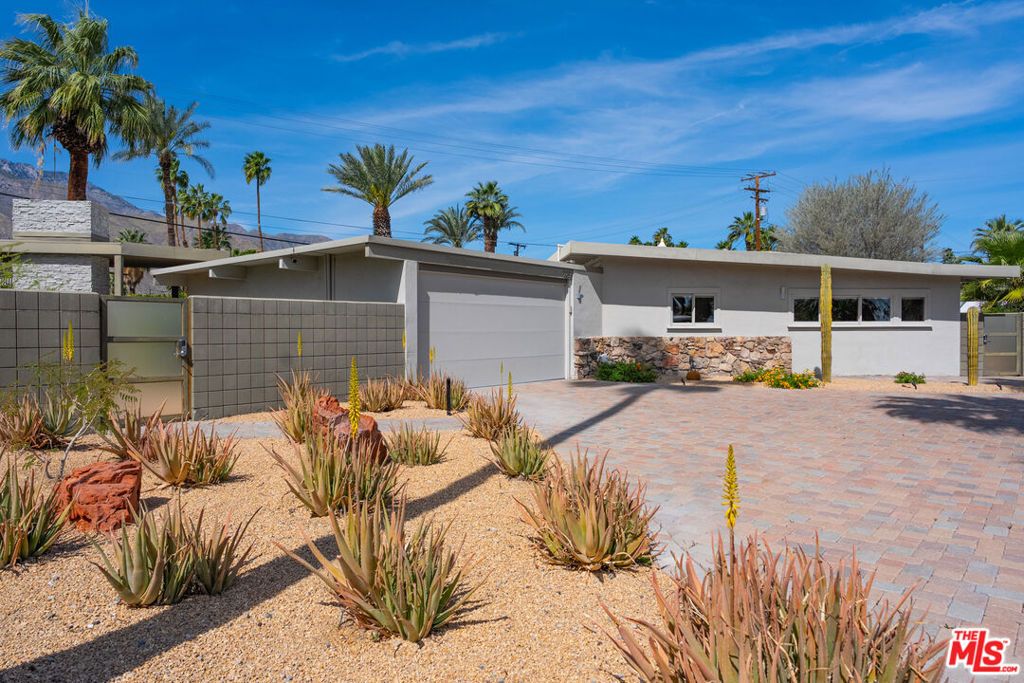 Photo of 289 N Michelle Road, Palm Springs, CA 92262 (MLS # 26770929)