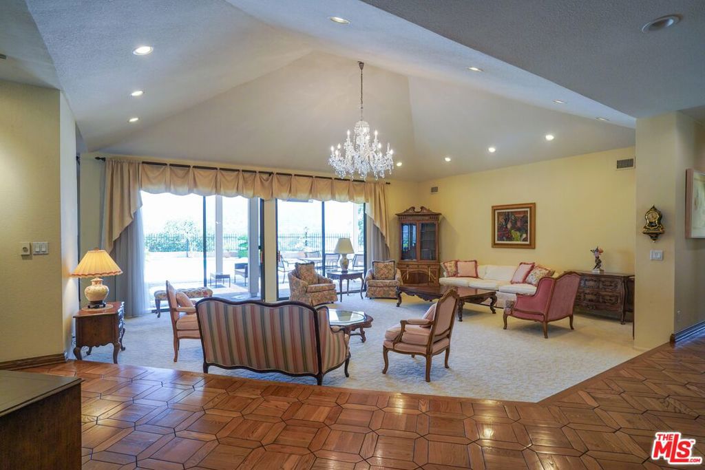 1465 Sunshine Drive