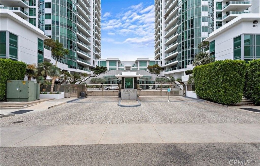 3131 Michelson DR