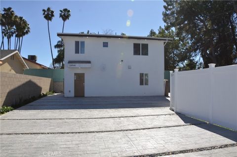 Photo of 18946 Ingomar Street, Reseda Ranch, CA 91335 (MLS # SR26037664)