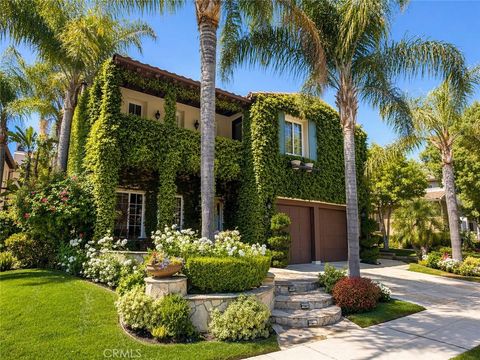 Photo of 24608 Garland Dr, Valencia, CA 91355 (MLS # SR26085848)