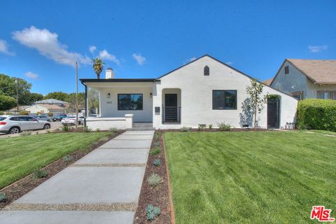 Photo of 2529 W 73rd Street, Los Angeles, CA 90043 (MLS # 26673947)
