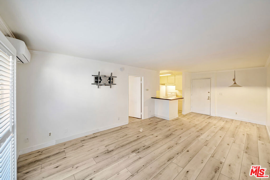 320 S Ardmore Avenue 236